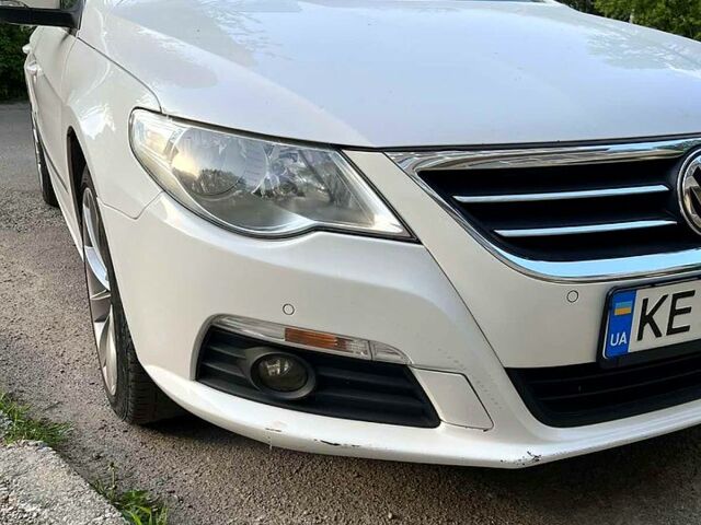 Білий Фольксваген CC, об'ємом двигуна 2 л та пробігом 139 тис. км за 10000 $, фото 1 на Automoto.ua