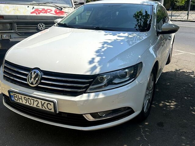 Білий Фольксваген CC, об'ємом двигуна 2 л та пробігом 204 тис. км за 10000 $, фото 1 на Automoto.ua