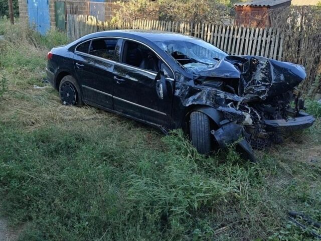 Черный Фольксваген CC / Passat CC, объемом двигателя 2 л и пробегом 300 тыс. км за 1600 $, фото 1 на Automoto.ua