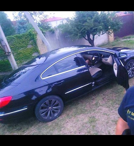 Черный Фольксваген CC, объемом двигателя 2 л и пробегом 287 тыс. км за 5500 $, фото 1 на Automoto.ua