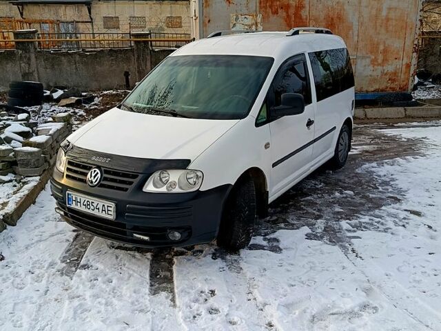 Белый Фольксваген Кадди, объемом двигателя 1.6 л и пробегом 370 тыс. км за 5200 $, фото 1 на Automoto.ua
