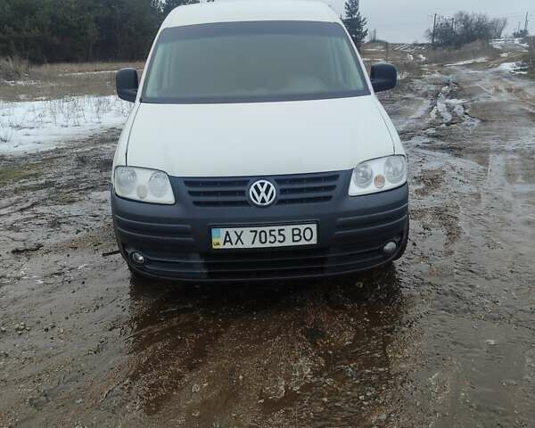 Белый Фольксваген Кадди, объемом двигателя 1.97 л и пробегом 330 тыс. км за 4500 $, фото 1 на Automoto.ua