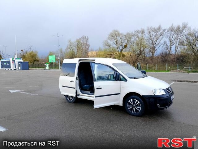 Белый Фольксваген Кадди, объемом двигателя 2 л и пробегом 390 тыс. км за 5000 $, фото 1 на Automoto.ua