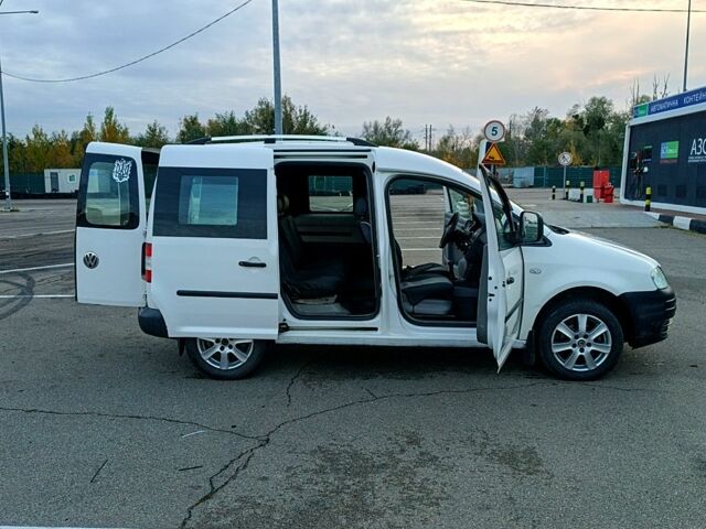 Белый Фольксваген Кадди, объемом двигателя 2 л и пробегом 298 тыс. км за 5700 $, фото 1 на Automoto.ua