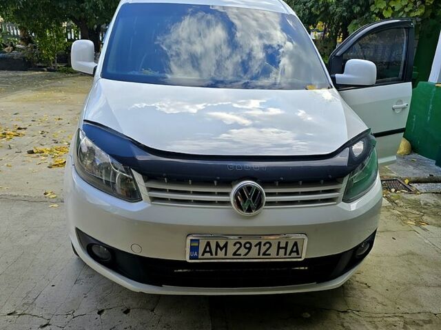 Білий Фольксваген Кадді, об'ємом двигуна 1.6 л та пробігом 220 тис. км за 10000 $, фото 1 на Automoto.ua