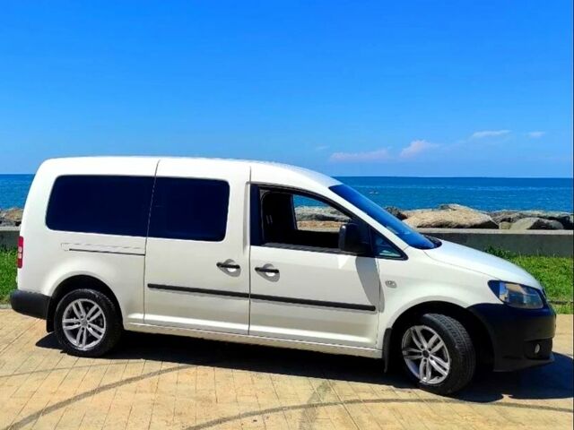 Білий Фольксваген Кадді, об'ємом двигуна 2 л та пробігом 220 тис. км за 10000 $, фото 1 на Automoto.ua