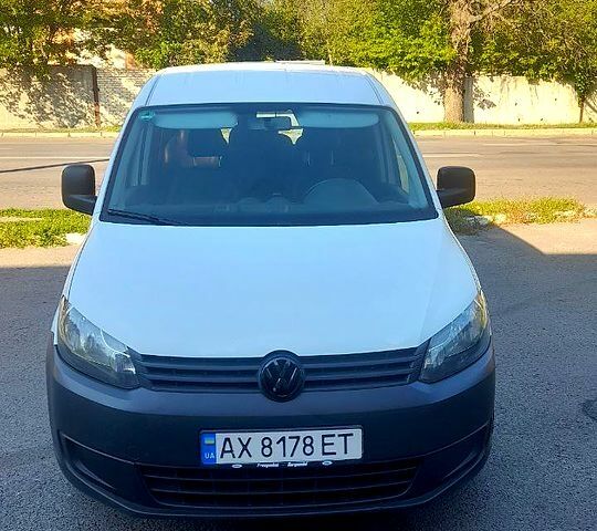 Белый Фольксваген Кадди, объемом двигателя 1.6 л и пробегом 208 тыс. км за 9300 $, фото 1 на Automoto.ua