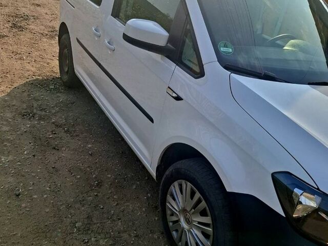 Белый Фольксваген Кадди, объемом двигателя 2 л и пробегом 292 тыс. км за 12000 $, фото 1 на Automoto.ua