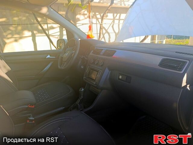 Белый Фольксваген Кадди, объемом двигателя 2 л и пробегом 316 тыс. км за 18000 $, фото 1 на Automoto.ua