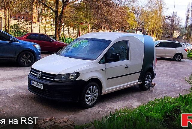 Белый Фольксваген Кадди, объемом двигателя 2 л и пробегом 242 тыс. км за 11300 $, фото 1 на Automoto.ua