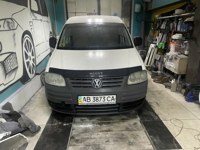 Белый Фольксваген Кадди, объемом двигателя 2 л и пробегом 300 тыс. км за 3700 $, фото 1 на Automoto.ua
