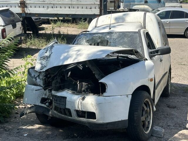 Білий Фольксваген Кадді, об'ємом двигуна 0 л та пробігом 200 тис. км за 699 $, фото 1 на Automoto.ua