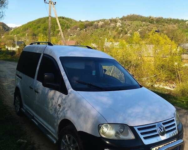 Белый Фольксваген Кадди, объемом двигателя 2 л и пробегом 290 тыс. км за 5600 $, фото 1 на Automoto.ua