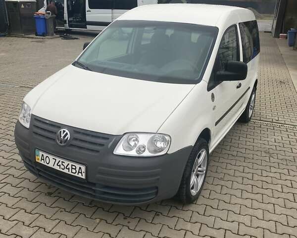 Белый Фольксваген Кадди, объемом двигателя 1.97 л и пробегом 337 тыс. км за 4100 $, фото 1 на Automoto.ua