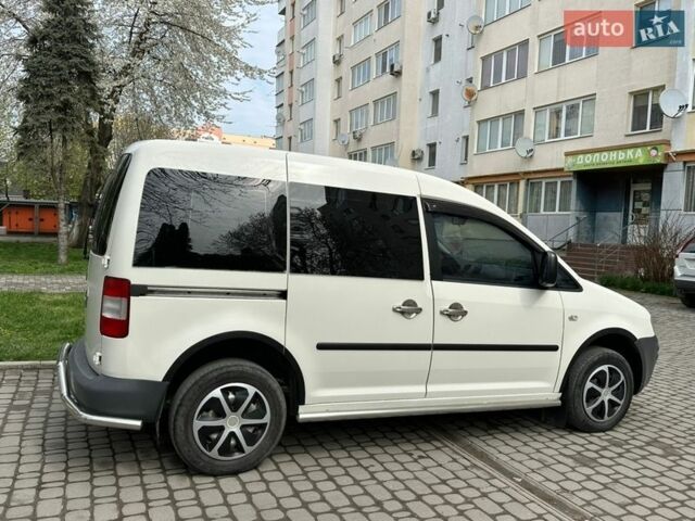 Белый Фольксваген Кадди, объемом двигателя 2 л и пробегом 260 тыс. км за 4900 $, фото 1 на Automoto.ua