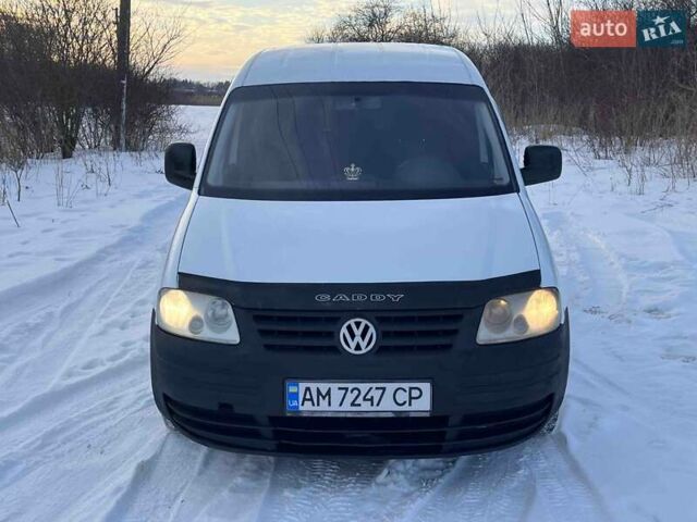 Белый Фольксваген Кадди, объемом двигателя 2 л и пробегом 350 тыс. км за 3999 $, фото 1 на Automoto.ua