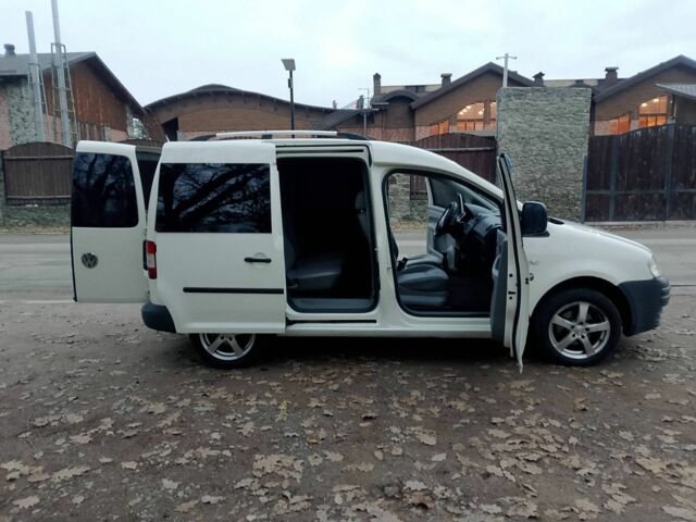 Белый Фольксваген Кадди, объемом двигателя 2 л и пробегом 324 тыс. км за 4999 $, фото 1 на Automoto.ua