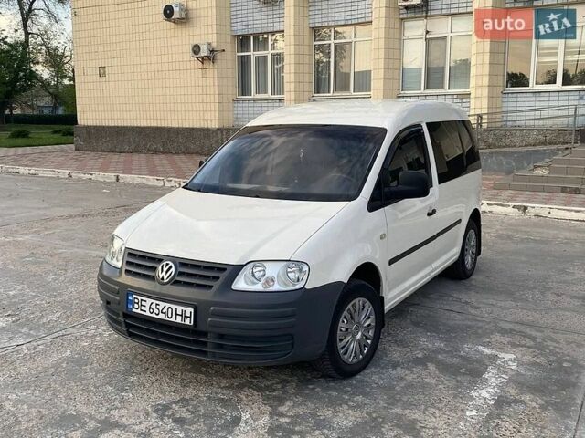 Белый Фольксваген Кадди, объемом двигателя 2 л и пробегом 319 тыс. км за 5750 $, фото 1 на Automoto.ua