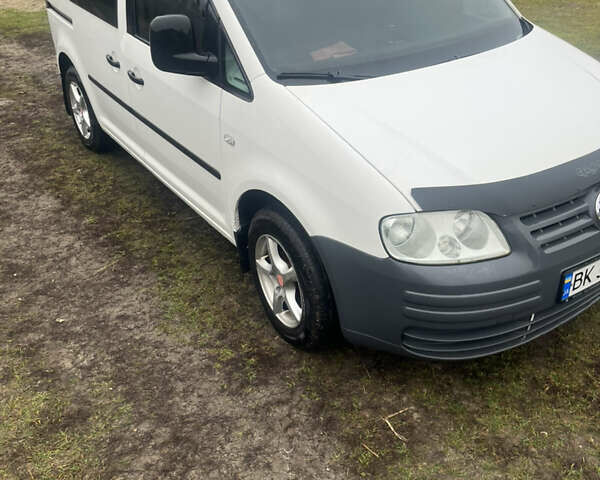 Белый Фольксваген Кадди, объемом двигателя 1.9 л и пробегом 400 тыс. км за 5400 $, фото 1 на Automoto.ua