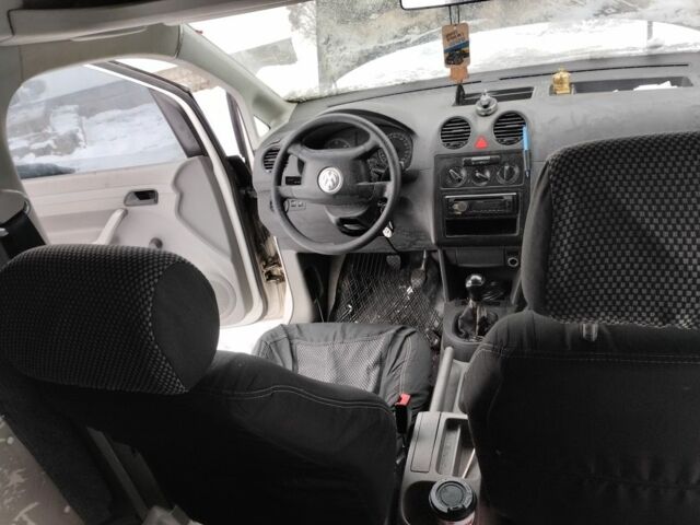 Белый Фольксваген Кадди, объемом двигателя 2 л и пробегом 420 тыс. км за 1159 $, фото 1 на Automoto.ua