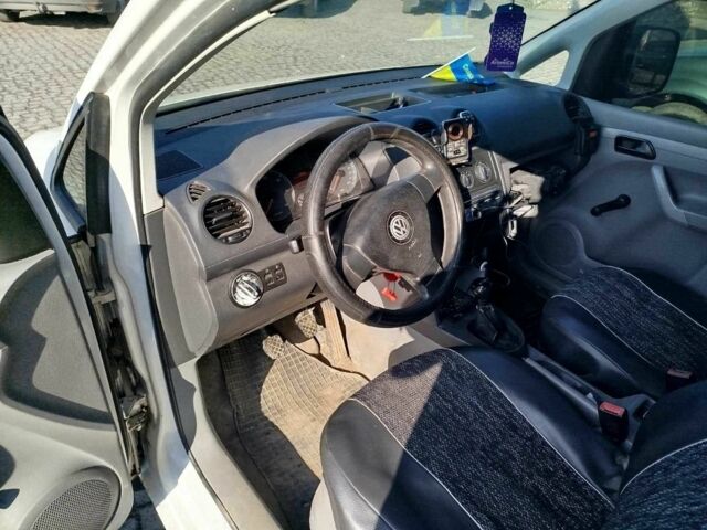 Белый Фольксваген Кадди, объемом двигателя 0 л и пробегом 2 тыс. км за 4500 $, фото 1 на Automoto.ua