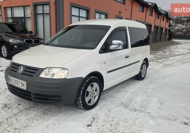 Белый Фольксваген Кадди, объемом двигателя 1.97 л и пробегом 245 тыс. км за 4900 $, фото 1 на Automoto.ua