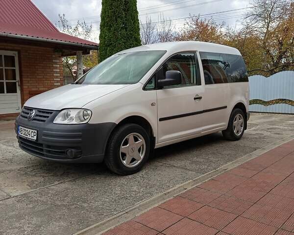 Белый Фольксваген Кадди, объемом двигателя 2 л и пробегом 220 тыс. км за 6200 $, фото 1 на Automoto.ua