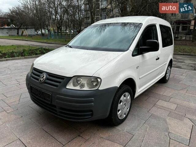 Белый Фольксваген Кадди, объемом двигателя 1.9 л и пробегом 223 тыс. км за 6000 $, фото 1 на Automoto.ua