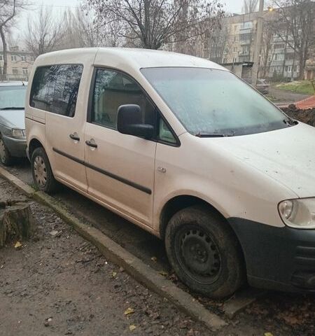 Белый Фольксваген Кадди, объемом двигателя 1.9 л и пробегом 300 тыс. км за 6700 $, фото 1 на Automoto.ua