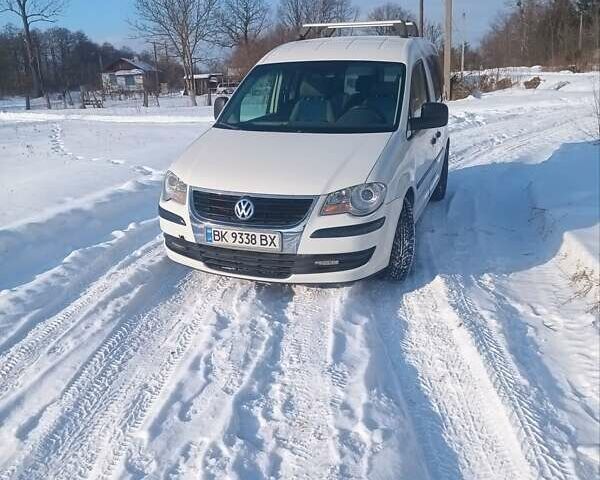 Белый Фольксваген Кадди, объемом двигателя 1.97 л и пробегом 320 тыс. км за 5100 $, фото 1 на Automoto.ua