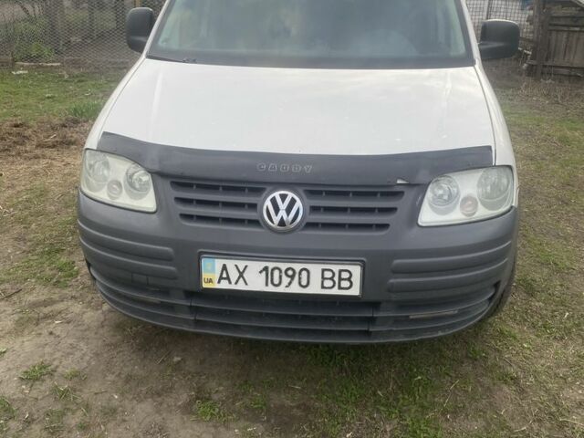 Белый Фольксваген Кадди, объемом двигателя 2 л и пробегом 300 тыс. км за 4100 $, фото 1 на Automoto.ua