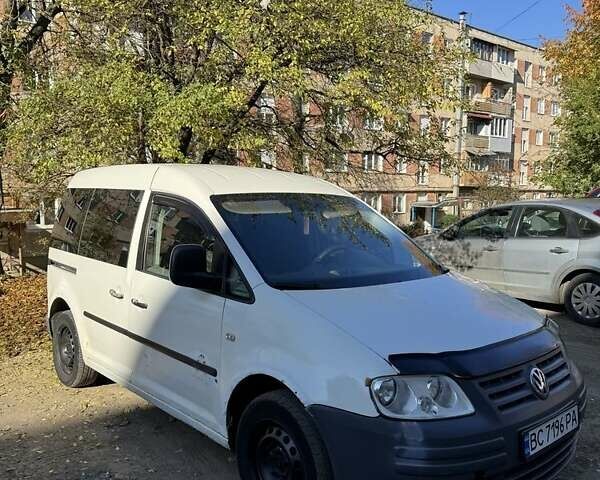 Белый Фольксваген Кадди, объемом двигателя 2 л и пробегом 400 тыс. км за 3800 $, фото 1 на Automoto.ua