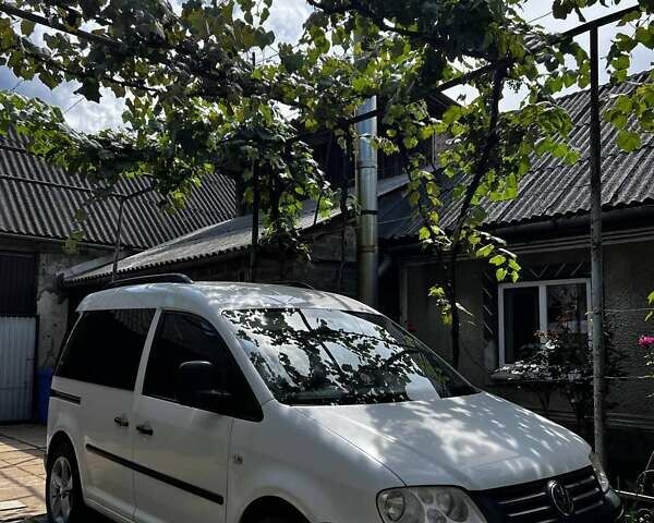 Белый Фольксваген Кадди, объемом двигателя 1.97 л и пробегом 285 тыс. км за 6000 $, фото 1 на Automoto.ua