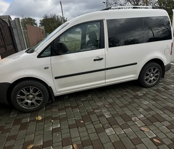 Белый Фольксваген Кадди, объемом двигателя 1.9 л и пробегом 207 тыс. км за 5500 $, фото 1 на Automoto.ua