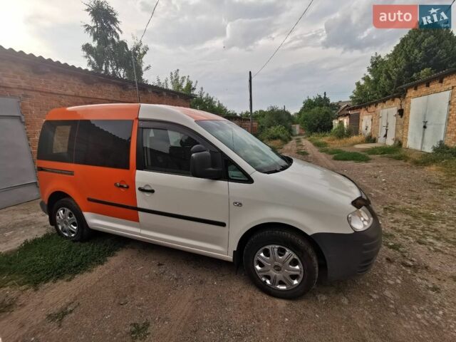 Белый Фольксваген Кадди, объемом двигателя 2 л и пробегом 250 тыс. км за 6100 $, фото 1 на Automoto.ua