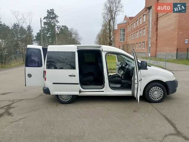 Белый Фольксваген Кадди, объемом двигателя 1.97 л и пробегом 279 тыс. км за 5500 $, фото 1 на Automoto.ua