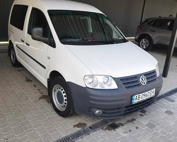 Белый Фольксваген Кадди, объемом двигателя 1.6 л и пробегом 450 тыс. км за 5000 $, фото 1 на Automoto.ua