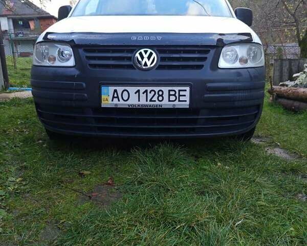 Белый Фольксваген Кадди, объемом двигателя 2 л и пробегом 250 тыс. км за 6600 $, фото 1 на Automoto.ua