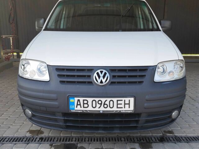 Белый Фольксваген Кадди, объемом двигателя 1.6 л и пробегом 450 тыс. км за 5000 $, фото 1 на Automoto.ua