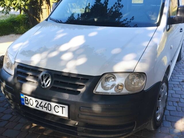 Белый Фольксваген Кадди, объемом двигателя 2 л и пробегом 300 тыс. км за 5500 $, фото 1 на Automoto.ua