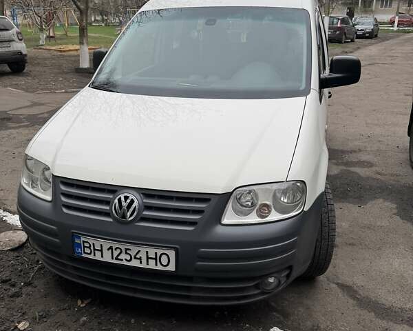 Белый Фольксваген Кадди, объемом двигателя 1.97 л и пробегом 302 тыс. км за 6800 $, фото 1 на Automoto.ua