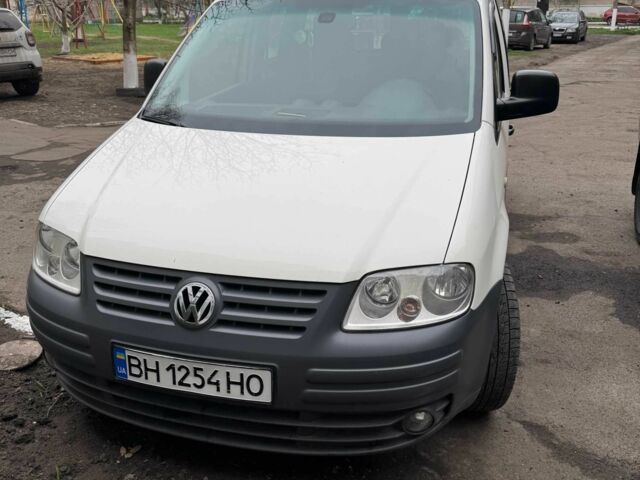 Белый Фольксваген Кадди, объемом двигателя 2 л и пробегом 302 тыс. км за 6771 $, фото 1 на Automoto.ua