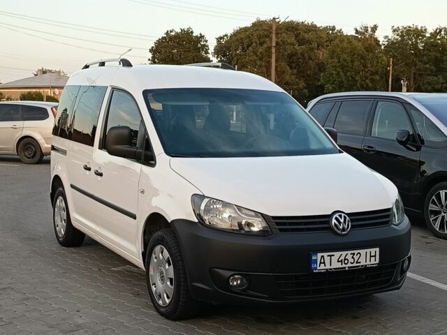 Белый Фольксваген Кадди, объемом двигателя 1.6 л и пробегом 247 тыс. км за 9500 $, фото 1 на Automoto.ua