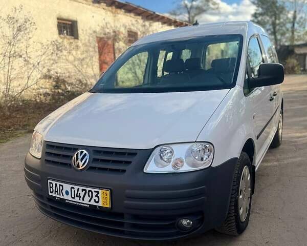 Белый Фольксваген Кадди, объемом двигателя 2 л и пробегом 235 тыс. км за 8300 $, фото 1 на Automoto.ua