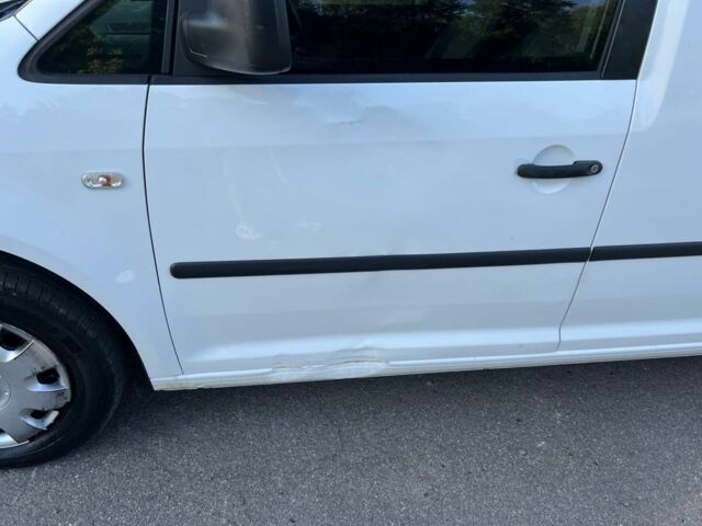 Белый Фольксваген Кадди, объемом двигателя 1.2 л и пробегом 295 тыс. км за 5500 $, фото 1 на Automoto.ua