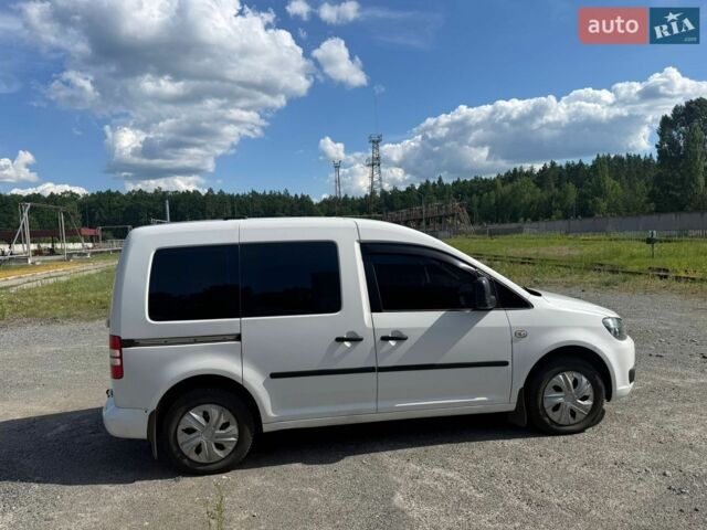 Белый Фольксваген Кадди, объемом двигателя 1.6 л и пробегом 239 тыс. км за 8900 $, фото 1 на Automoto.ua