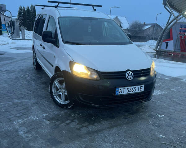 Белый Фольксваген Кадди, объемом двигателя 1.6 л и пробегом 244 тыс. км за 7600 $, фото 1 на Automoto.ua