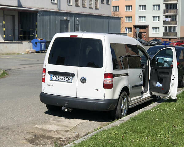 Белый Фольксваген Кадди, объемом двигателя 1.6 л и пробегом 265 тыс. км за 8600 $, фото 1 на Automoto.ua