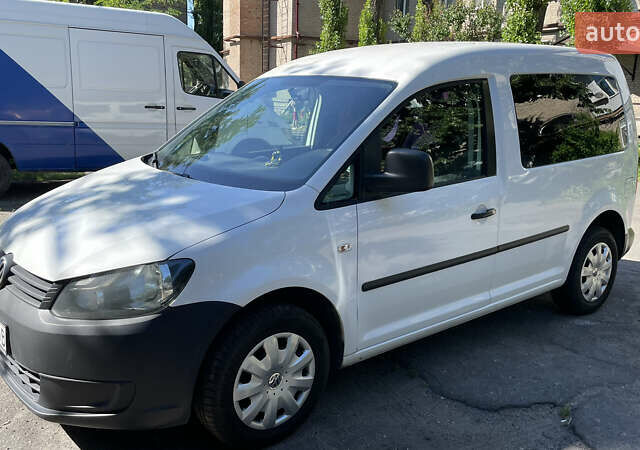 Белый Фольксваген Кадди, объемом двигателя 1.2 л и пробегом 310 тыс. км за 8000 $, фото 1 на Automoto.ua