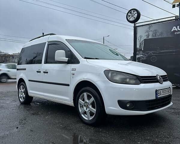 Белый Фольксваген Кадди, объемом двигателя 2 л и пробегом 400 тыс. км за 8800 $, фото 1 на Automoto.ua